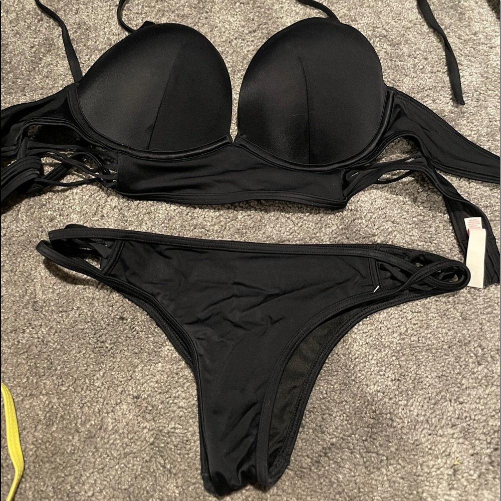 Victoria’s Secret bikini